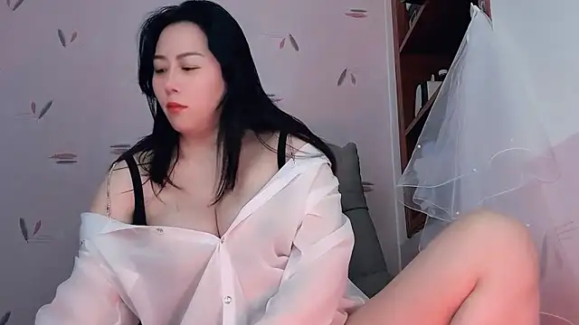 Eve5215 online show from 12-16-25, 04:28