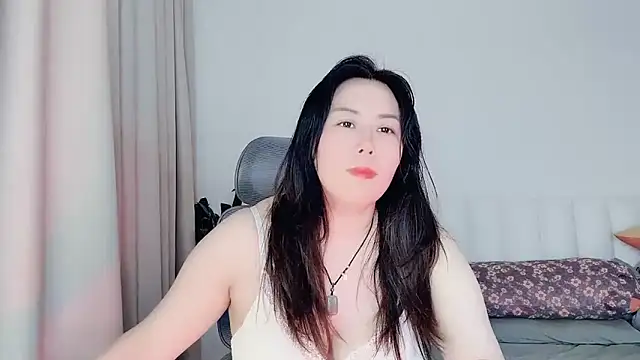 Snapshot of Eve5215 chatting on 05-10-26, 04:23 Eve5215 online show from 05-10-26, 04:23