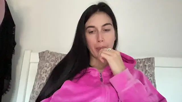 Snapshot of Talyo19 chatting on 11-19-25, 01:22 Talyo19 online show from 11-19-25, 01:22