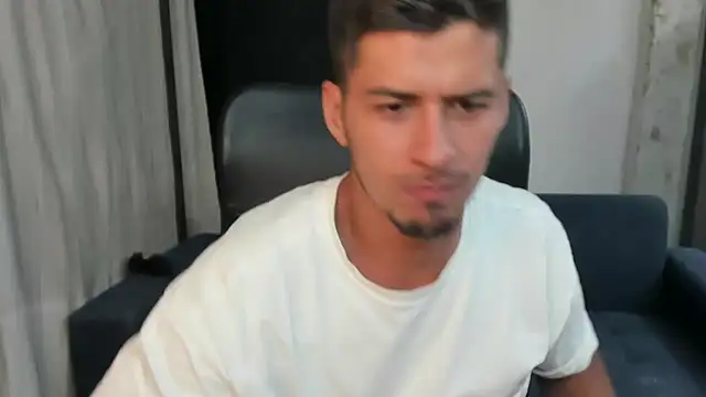 Snapshot of piterrr_hot chatting on 12-01-25, 12:26 piterrr hot online show from 12-01-25, 12:26