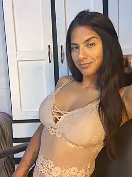 chicachocolate01 online show from 10-04-25, 07:34