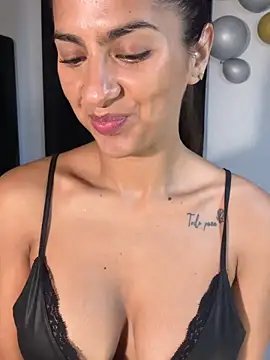 chicachocolate01 online show from 04-02-26, 09:34