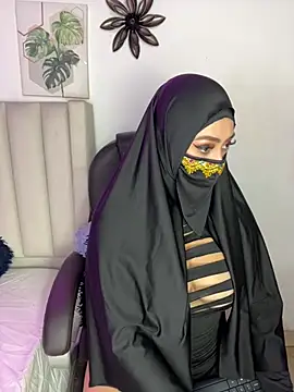Snapshot of Aisha_Malek chatting on 04-16-26, 11:29 Aisha Malek online show from 04-16-26, 11:29