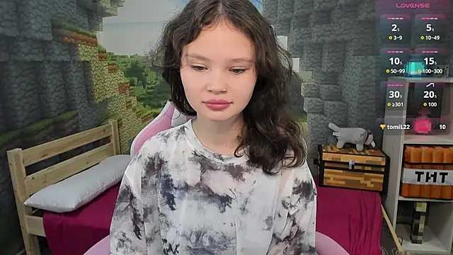 EmilyChaves online show from 10-15-25, 05:13