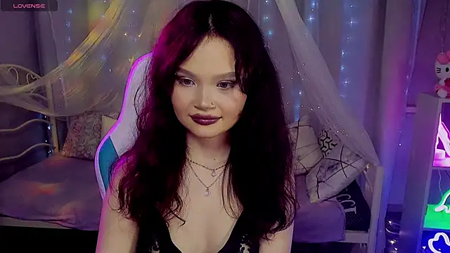 Snapshot of EmilyChaves chatting on 05-03-26, 11:49 EmilyChaves online show from 05-03-26, 11:49