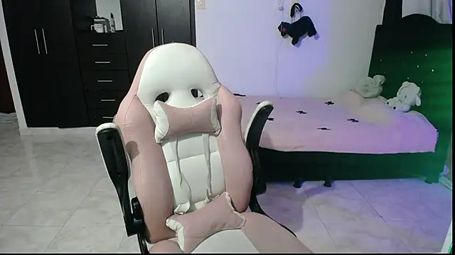 Elizabeth rose02 online show from 10-17-25, 01:42