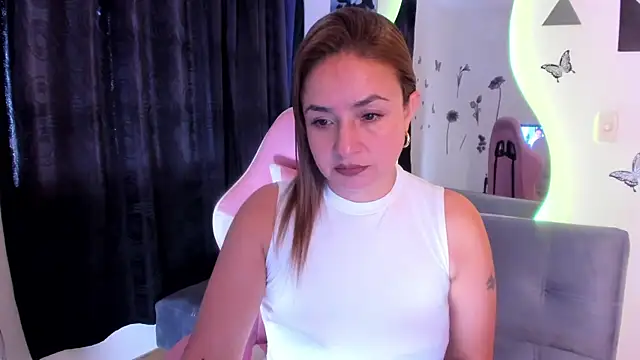 luciamature  online show from 11-11-25, 07:36