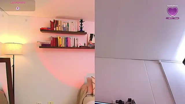 Snapshot of Evelyn__16 chatting on 10-10-25, 01:04 Evelyn 16 online show from 10-10-25, 01:04