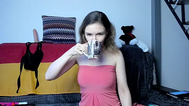 Snapshot of Katherine_Twilight chatting on 12-14-24, 07:18 Katherine Twilight online show from 12-14-24, 07:18