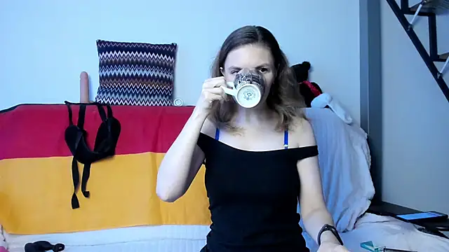 Snapshot of Katherine_Twilight chatting on 12-15-24, 07:13 Katherine Twilight online show from 12-15-24, 07:13