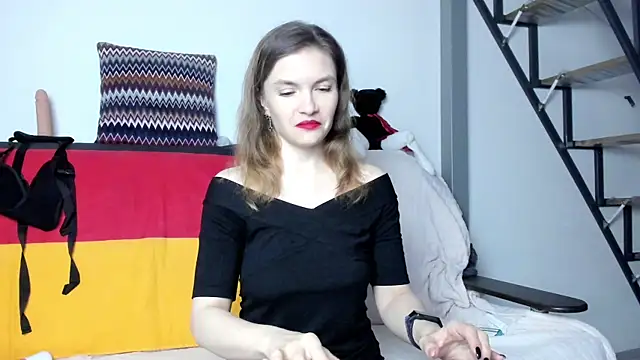 Snapshot of Katherine_Twilight chatting on 01-23-25, 03:32 Katherine Twilight online show from 01-23-25, 03:32