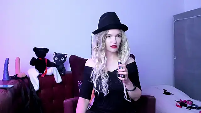 Snapshot of Katherine_Twilight chatting on 09-18-25, 03:36 Katherine Twilight online show from 09-18-25, 03:36