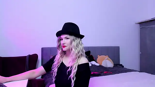 Snapshot of Katherine_Twilight chatting on 10-10-25, 03:33 Katherine Twilight online show from 10-10-25, 03:33