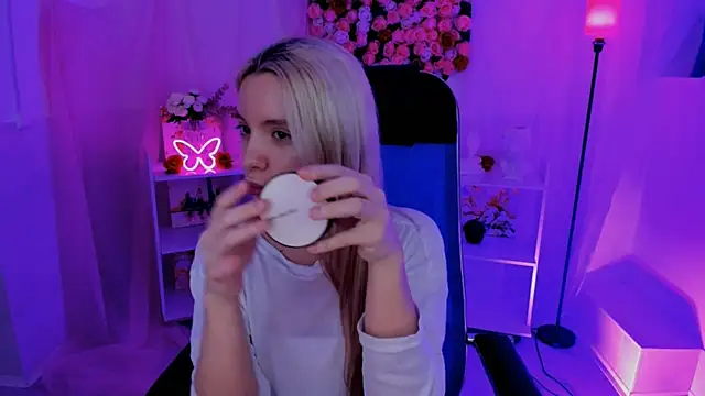 AuroraWrenfield online show from 09-12-25, 01:28