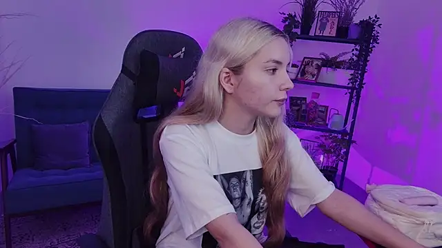 AuroraWrenfield online show from 09-17-25, 10:39