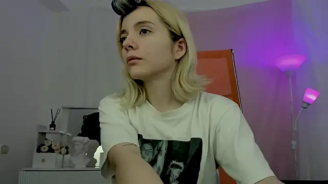 AuroraWrenfield online show from 04-16-26, 12:44