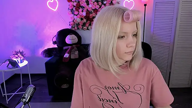 AuroraWrenfield online show from 04-28-26, 04:17