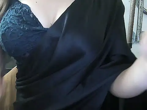 lovepihuu online show from 10-13-25, 04:45