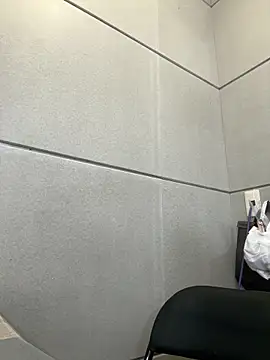 Snapshot of ariel_613 chatting on 12-20-25, 10:00 ariel 613 online show from 12-20-25, 10:00