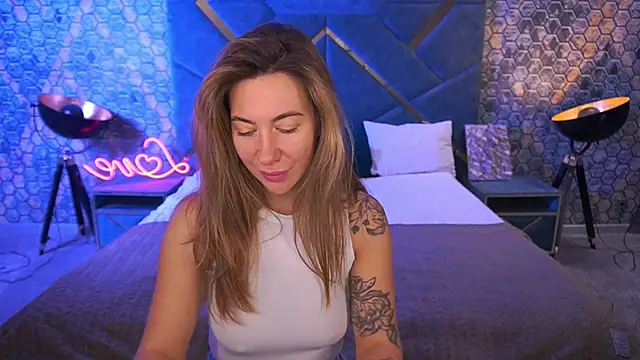 KateShanny online show from 11-06-25, 06:58