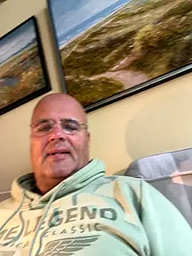 Snapshot of Renebisex chatting on 10-23-25, 10:25 Renebisex online show from 10-23-25, 10:25