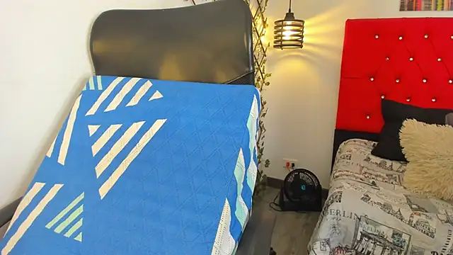 carolinacrus01 online show from 09-17-25, 03:46