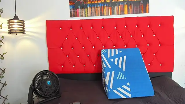 carolinacrus01 online show from 10-18-25, 04:52