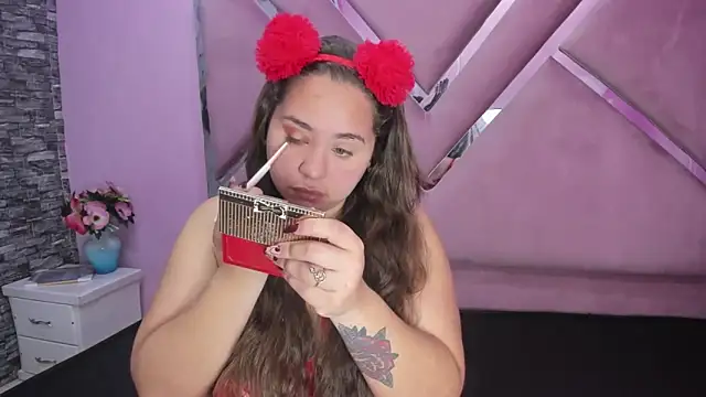 Snapshot of LucyOwen_18 chatting on 09-09-25, 01:10 LucyOwen 18 online show from 09-09-25, 01:10