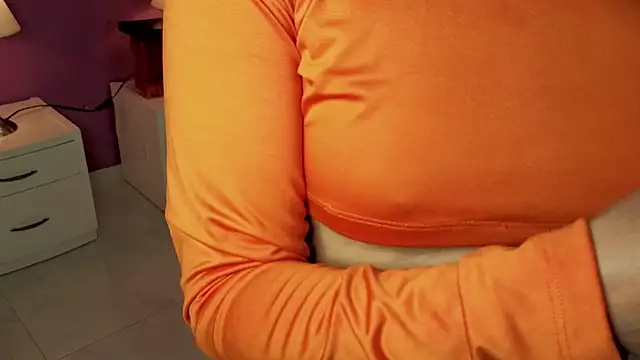 Snapshot of LiLLiAnderson chatting on 10-31-25, 12:06 LiLLiAnderson online show from 10-31-25, 12:06