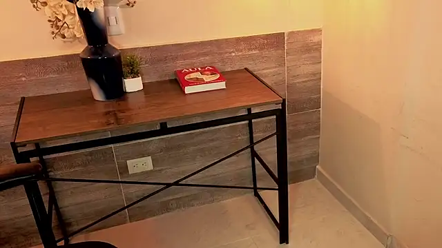 Snapshot of LiLLiAnderson chatting on 11-14-25, 11:31 LiLLiAnderson online show from 11-14-25, 11:31