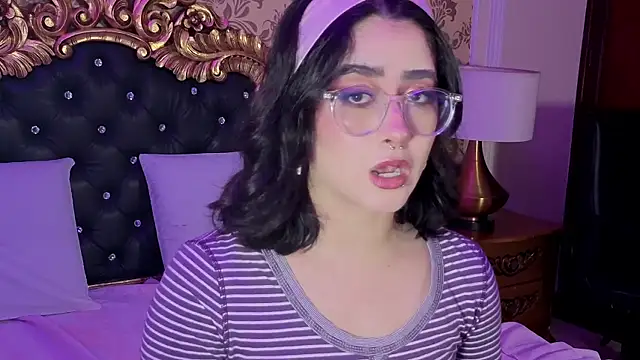 Snapshot of LiLLiAnderson chatting on 11-21-25, 11:53 LiLLiAnderson online show from 11-21-25, 11:53