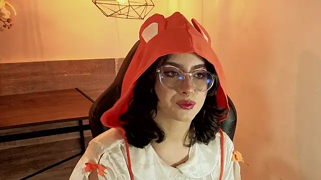 Snapshot of LiLLiAnderson chatting on 11-25-25, 11:32 LiLLiAnderson online show from 11-25-25, 11:32