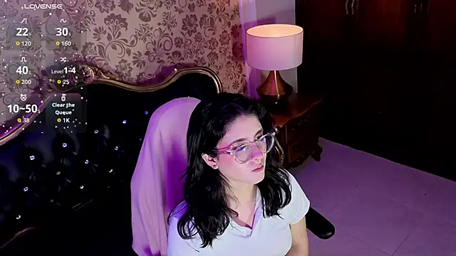 Snapshot of LiLLiAnderson chatting on 05-17-26, 12:01 LiLLiAnderson online show from 05-17-26, 12:01