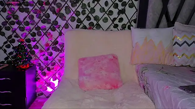 isabel jaames online show from 11-30-25, 06:23