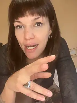 Snapshot of SarettaB90 chatting on 10-19-25, 03:34 SarettaB90 online show from 10-19-25, 03:34