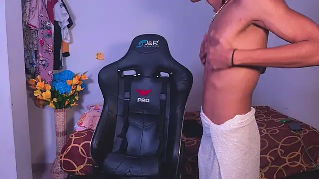 Snapshot of Andrewpetrikov_ chatting on 10-08-25, 03:15 Andrewpetrikov online show from 10-08-25, 03:15