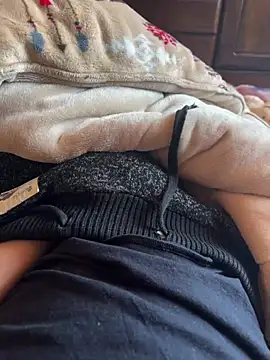 Snapshot of rrrrrriyyffhyeeee chatting on 04-12-26, 03:11 rrrrrriyyffhyeeee online show from 04-12-26, 03:11