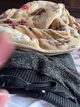 Snapshot of rrrrrriyyffhyeeee chatting on 04-14-26, 05:02 rrrrrriyyffhyeeee online show from 04-14-26, 05:02