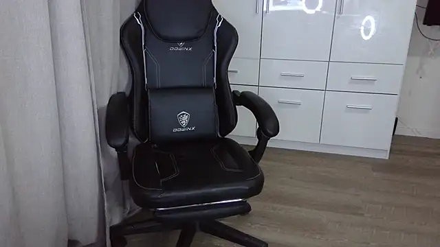 Milo9210 online show from 10-10-25, 10:20