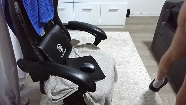 Milo9210 online show from 04-28-26, 05:23