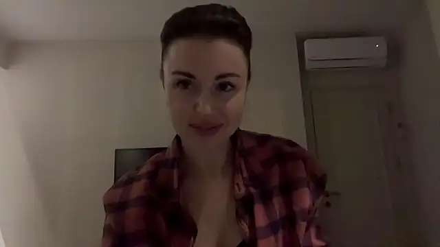 Snapshot of Gilin1 chatting on 11-01-25, 07:05 Gilin1 online show from 11-01-25, 07:05