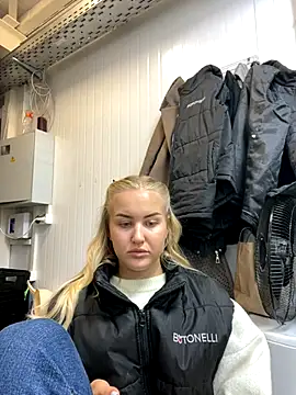 Snapshot of CandyVice chatting on 09-14-25, 05:34 CandyVice online show from 09-14-25, 05:34