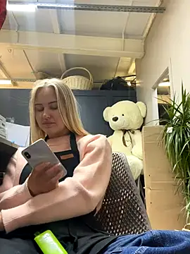 Snapshot of CandyVice chatting on 10-08-25, 05:43 CandyVice online show from 10-08-25, 05:43