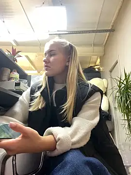 Snapshot of CandyVice chatting on 10-10-25, 05:12 CandyVice online show from 10-10-25, 05:12