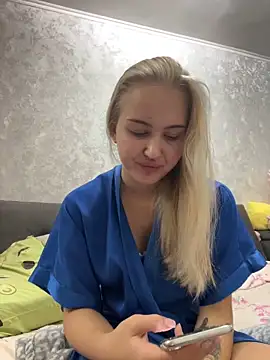 Snapshot of CandyVice chatting on 10-19-25, 04:29 CandyVice online show from 10-19-25, 04:29