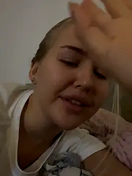 Snapshot of CandyVice chatting on 10-28-25, 08:22 CandyVice online show from 10-28-25, 08:22