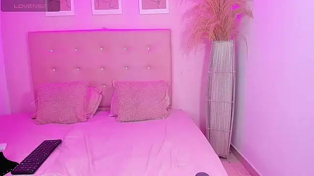 Snapshot of ANNIE_DOLCE_ chatting on 02-04-26, 10:04 ANNIE DOLCE online show from 02-04-26, 10:04