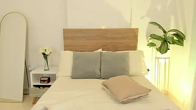 Snapshot of Lea_Joness chatting on 09-29-25, 11:42 Lea Joness online show from 09-29-25, 11:42