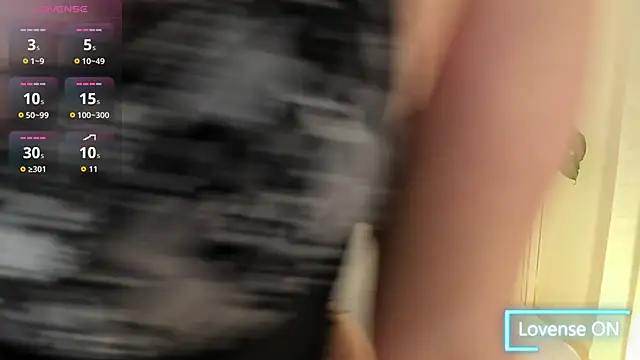 Snapshot of Lea_Joness chatting on 10-23-25, 11:24 Lea Joness online show from 10-23-25, 11:24