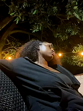 Snapshot of darle_volant chatting on 10-04-25, 02:20 darle volant online show from 10-04-25, 02:20